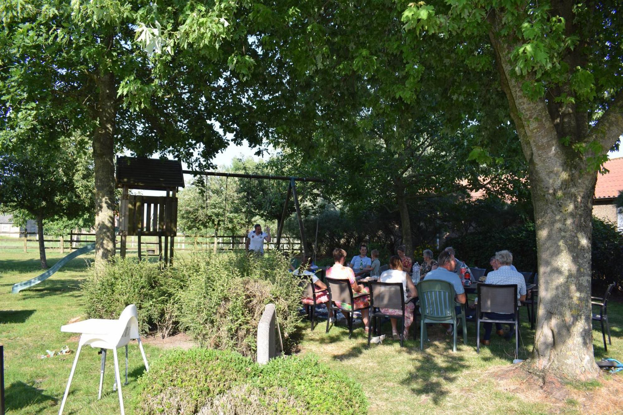 De Meiboom Vakantiehoeve Tot 21 Pers Langemark 외부 사진